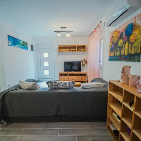 Polaris Apartment